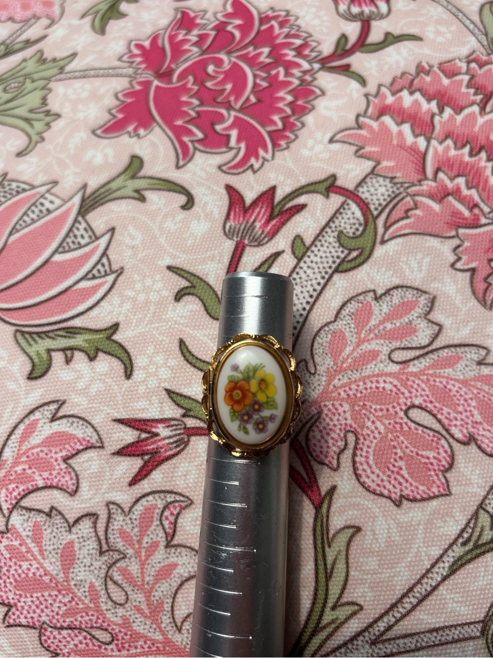 Vintage Avon Floral Locket Ring